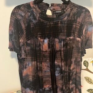 Torrid top size L or 12/14. Lightweight pretty detail
